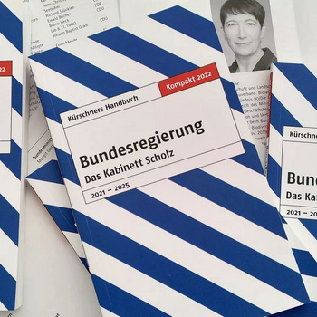 Das Cover von Kürschners Handbuch Bundesregierung.