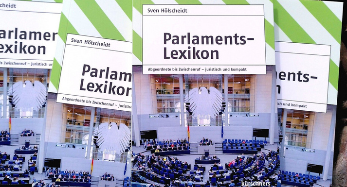 Mehrere nebeneinander liegende Exemplare des Parlamentslexikons.